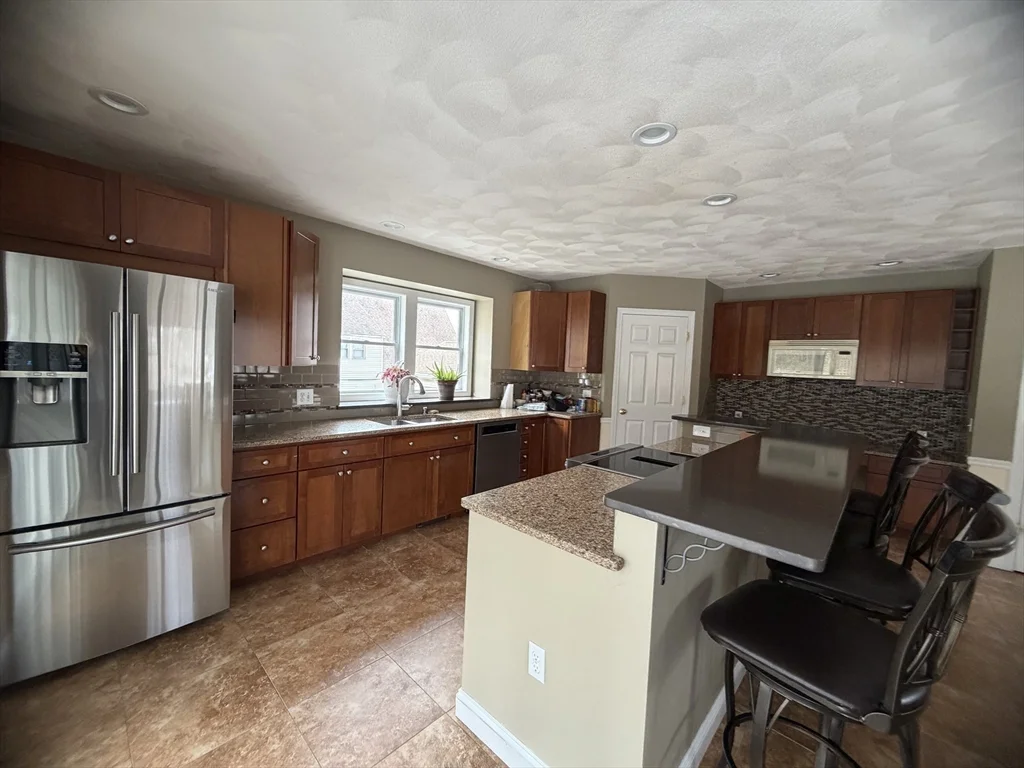 4 bed, 2 bath apartment for rent at 81 N Main St, North Bellingham — photo 14 of 42