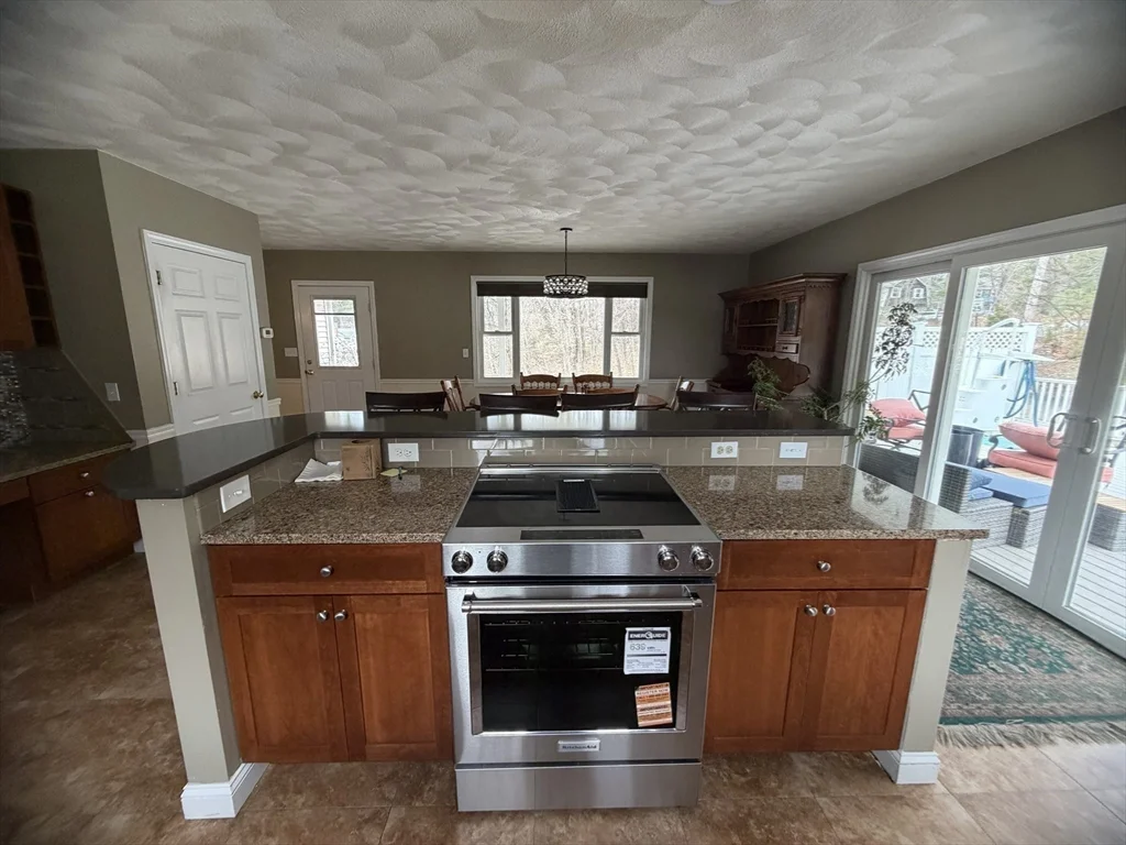4 bed, 2 bath apartment for rent at 81 N Main St, North Bellingham — photo 8 of 42