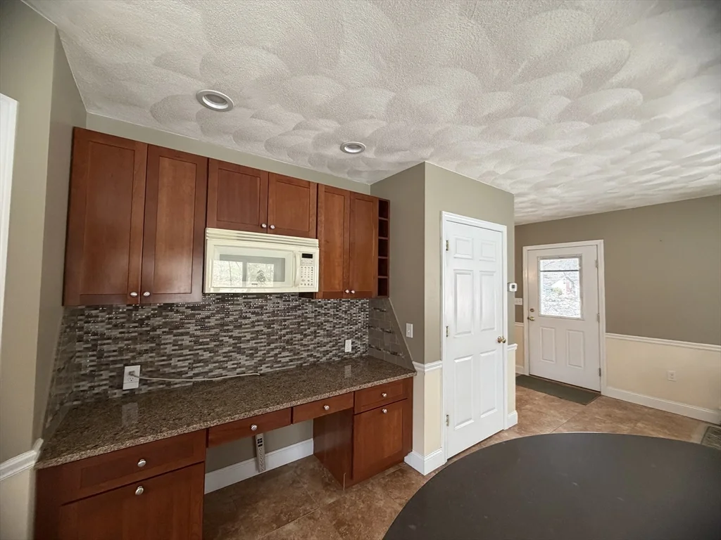 4 bed, 2 bath apartment for rent at 81 N Main St, North Bellingham — photo 10 of 42
