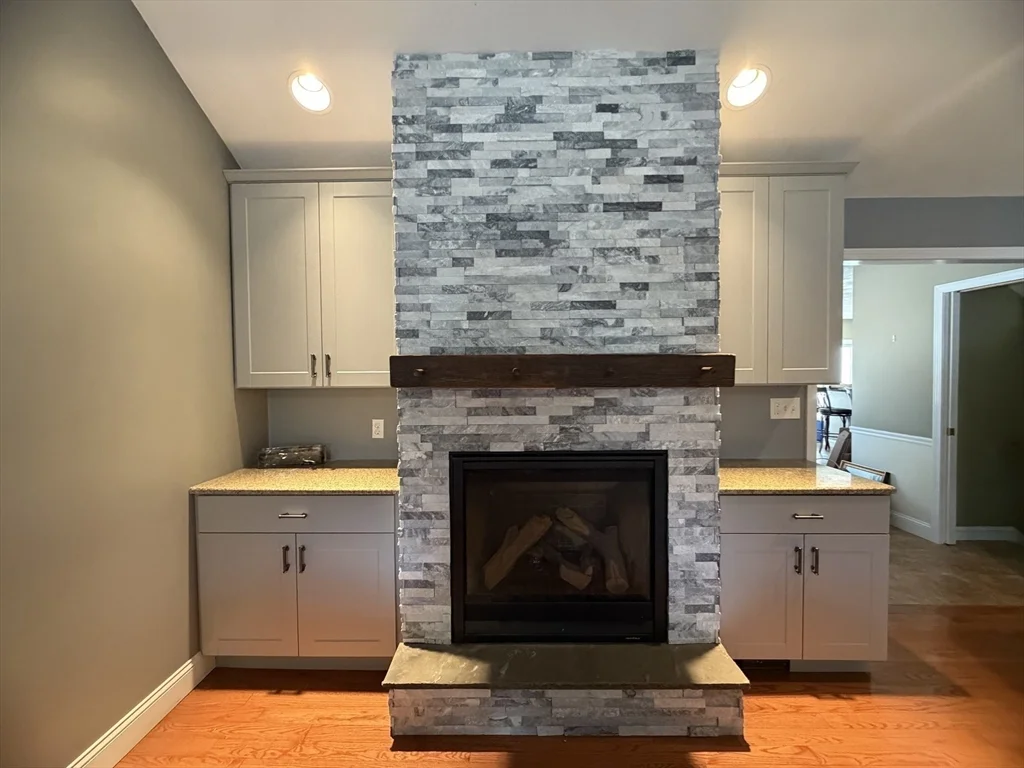 4 bed, 2 bath apartment for rent at 81 N Main St, North Bellingham — photo 18 of 42