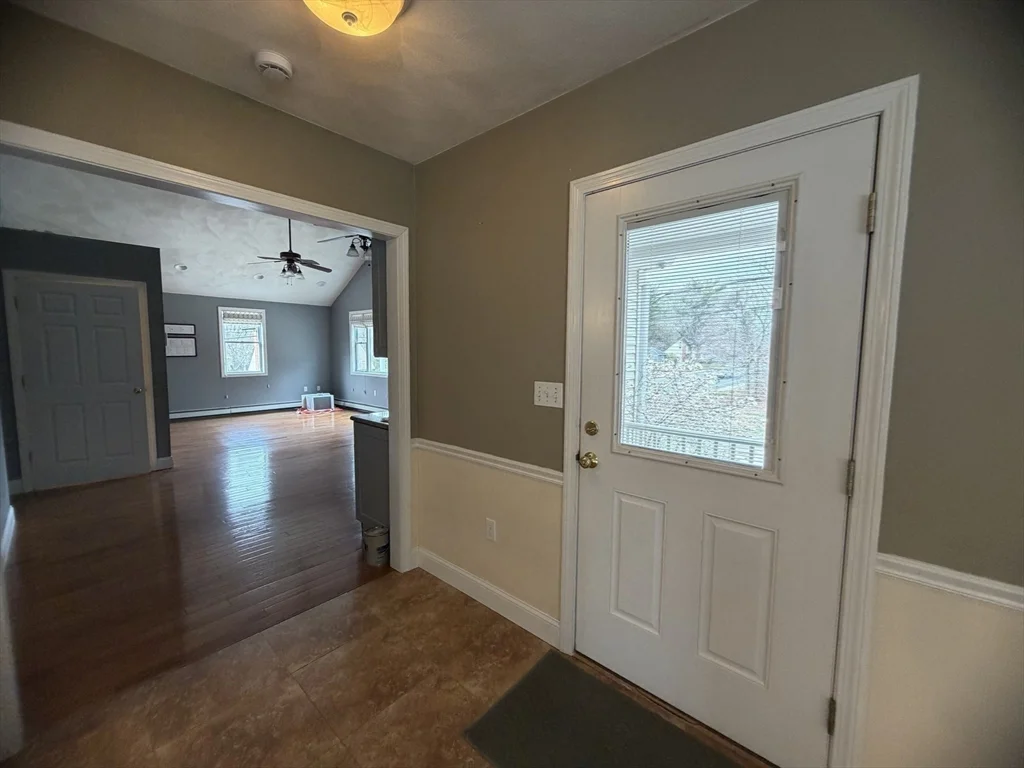 4 bed, 2 bath apartment for rent at 81 N Main St, North Bellingham — photo 5 of 42