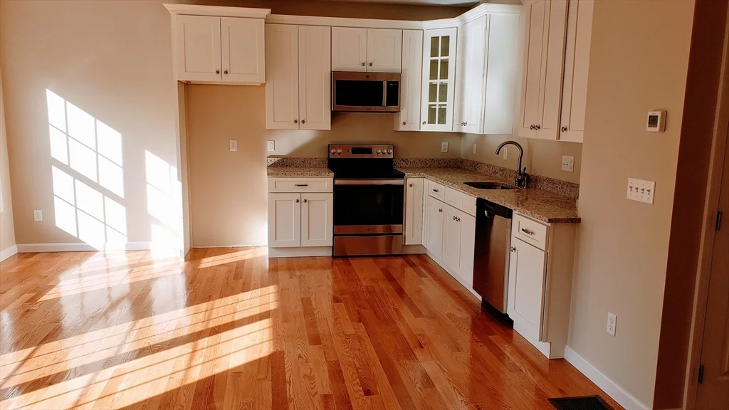 3 bed, 3 bath apartment for rent at 81 Narrow Ln Unit C, Lancaster — photo 2 of 15
