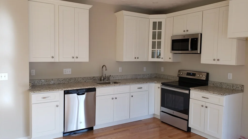 3 bed, 3 bath apartment for rent at 81 Narrow Ln Unit D, Lancaster — photo 3 of 14