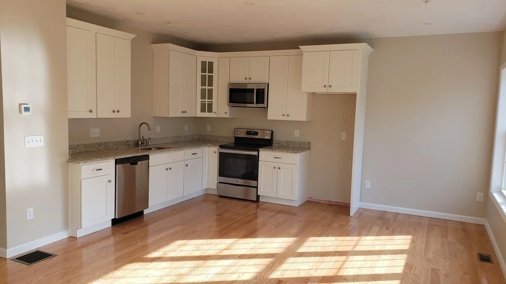 3 bed, 3 bath apartment for rent at 81 Narrow Ln Unit D, Lancaster — photo 2 of 14