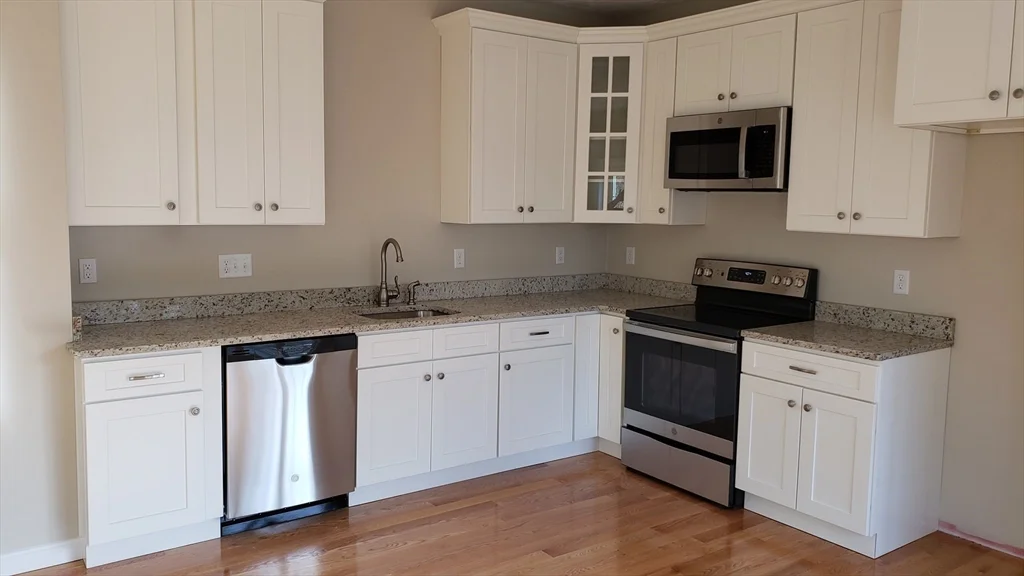 3 bed, 3 bath apartment for rent at 81 Narrow Ln Unit D, Lancaster — photo 4 of 14