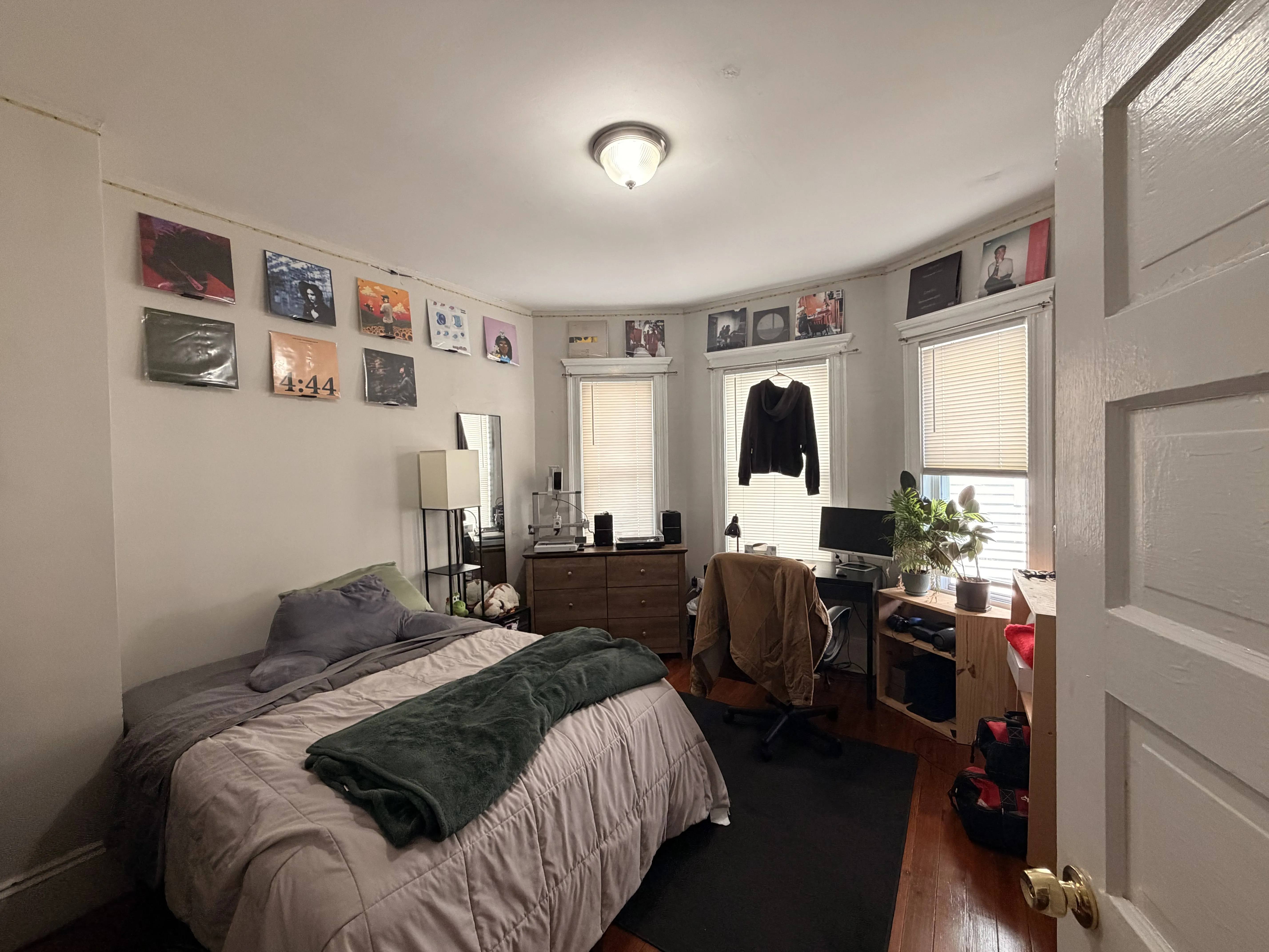 3 bed, 1 bath apartment for rent at 81 Newbury St Unit 2, Teele Square — photo 8 of 14