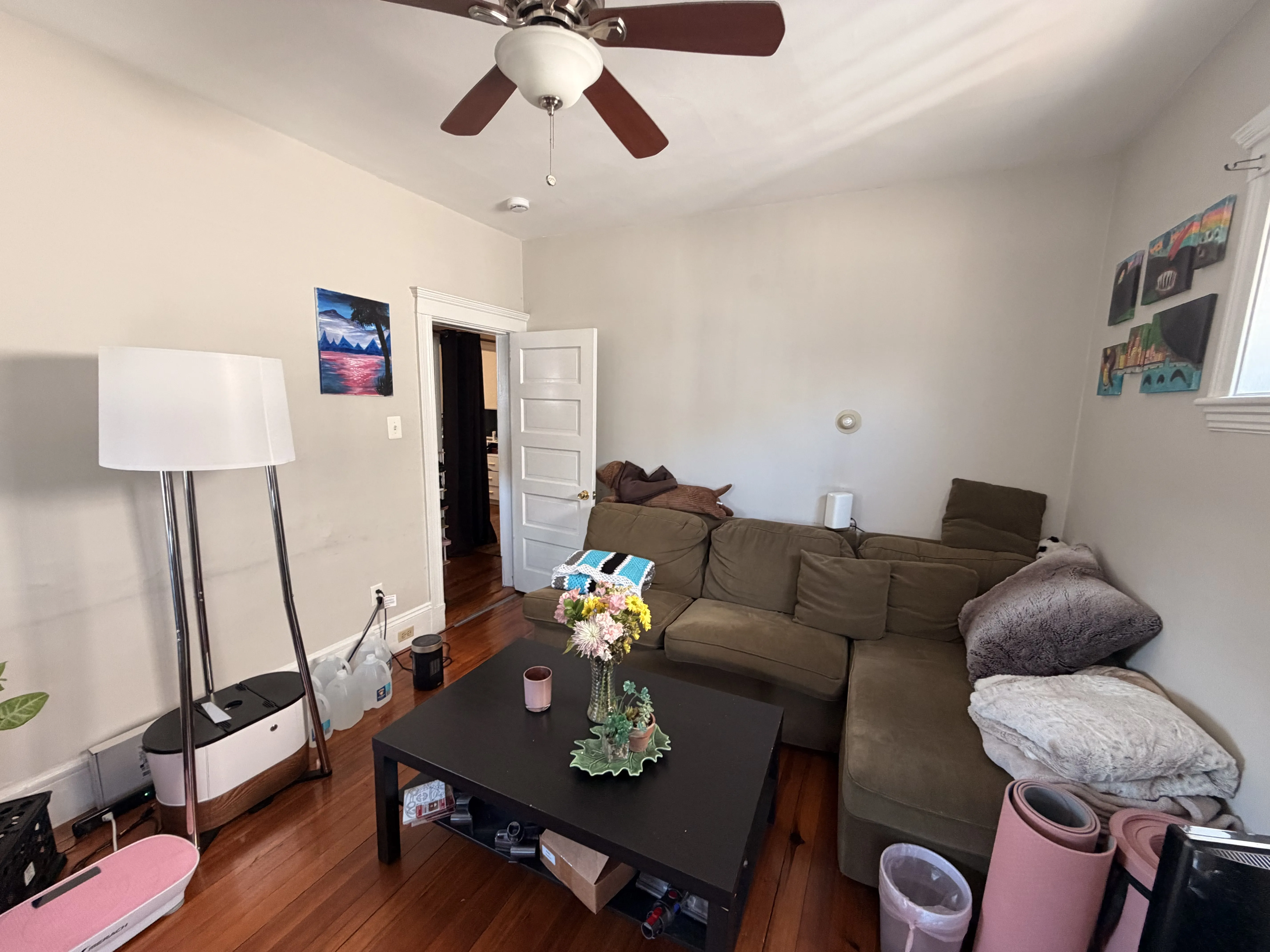 3 bed, 1 bath apartment for rent at 81 Newbury St Unit 2, Teele Square — photo 4 of 14