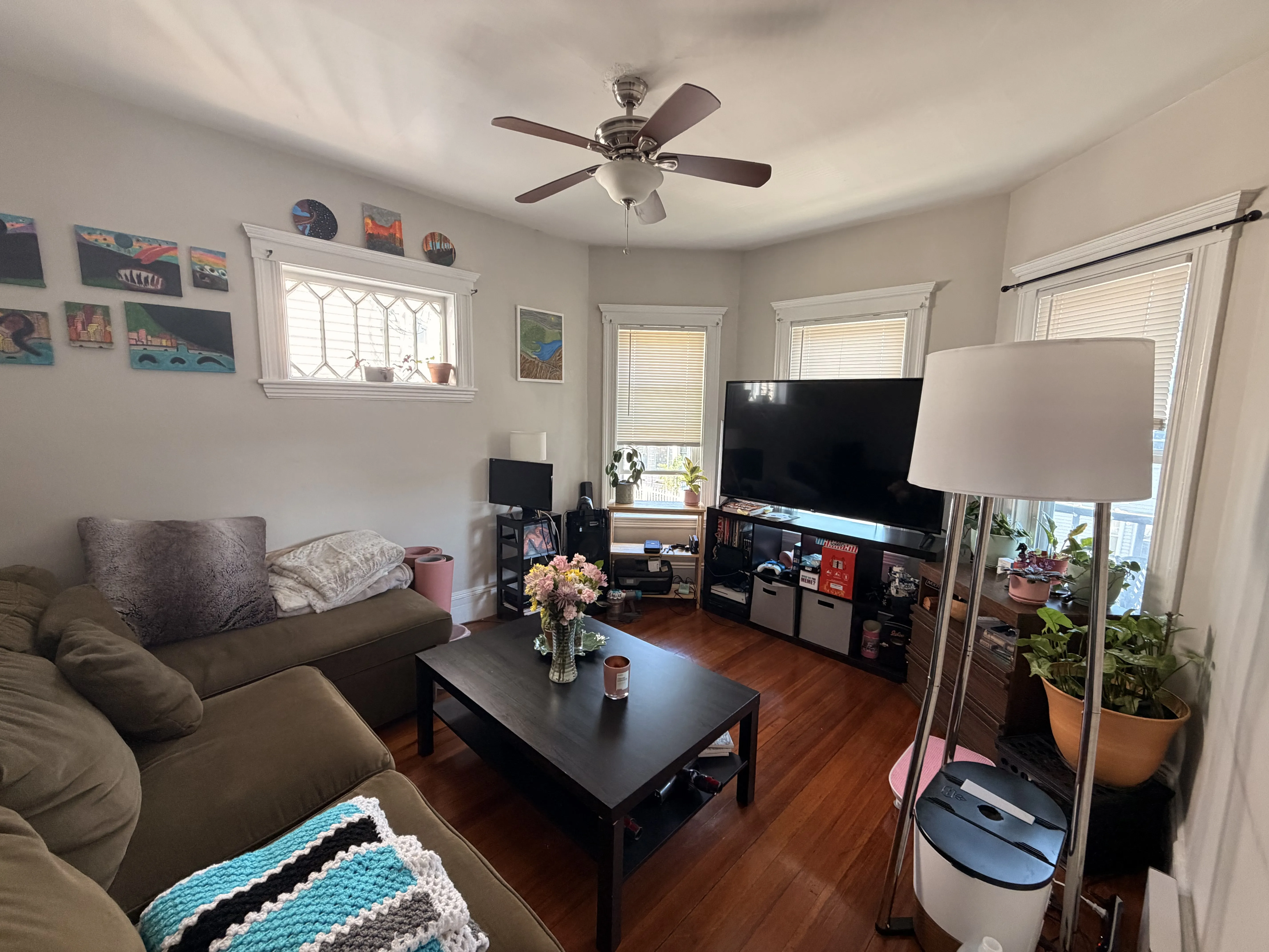 3 bed, 1 bath apartment for rent at 81 Newbury St Unit 2, Teele Square — photo 3 of 14