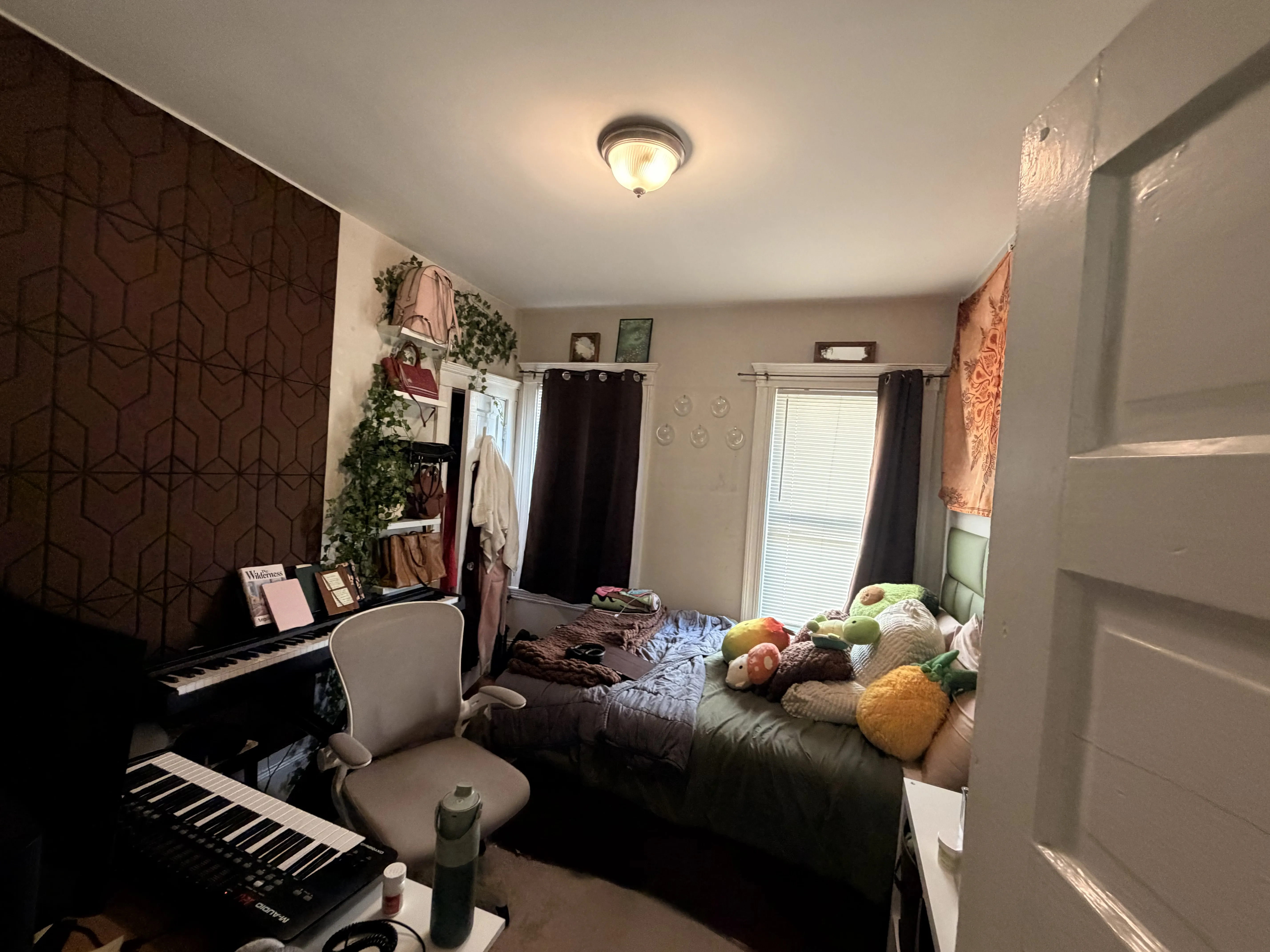 3 bed, 1 bath apartment for rent at 81 Newbury St Unit 2, Teele Square — photo 7 of 14