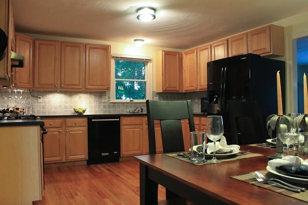 3 bed, 2 bath apartment for rent at 81 Overland Rd Unit 1, Waltham — photo 3 of 18