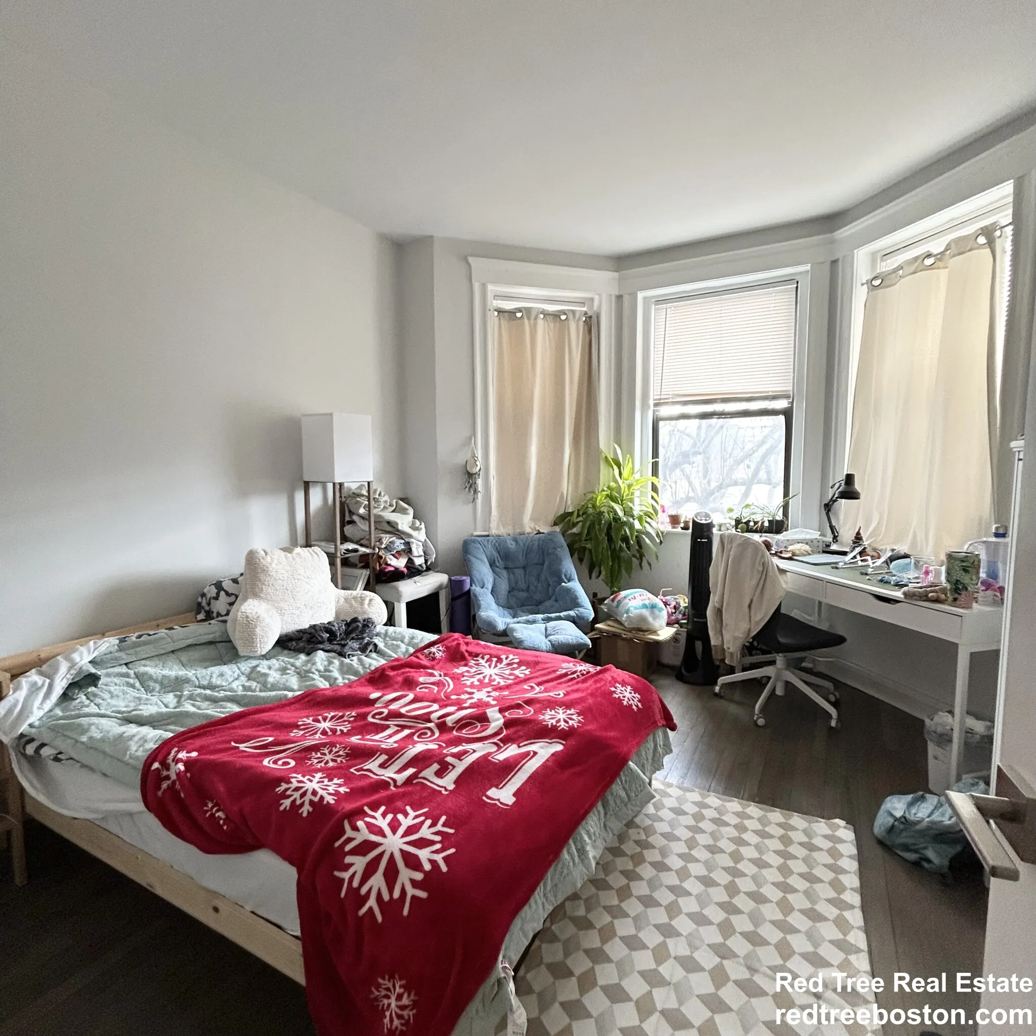 3 bed, 1 bath apartment for rent at 81 Park Dr Unit 1, Fenway — photo 5 of 22
