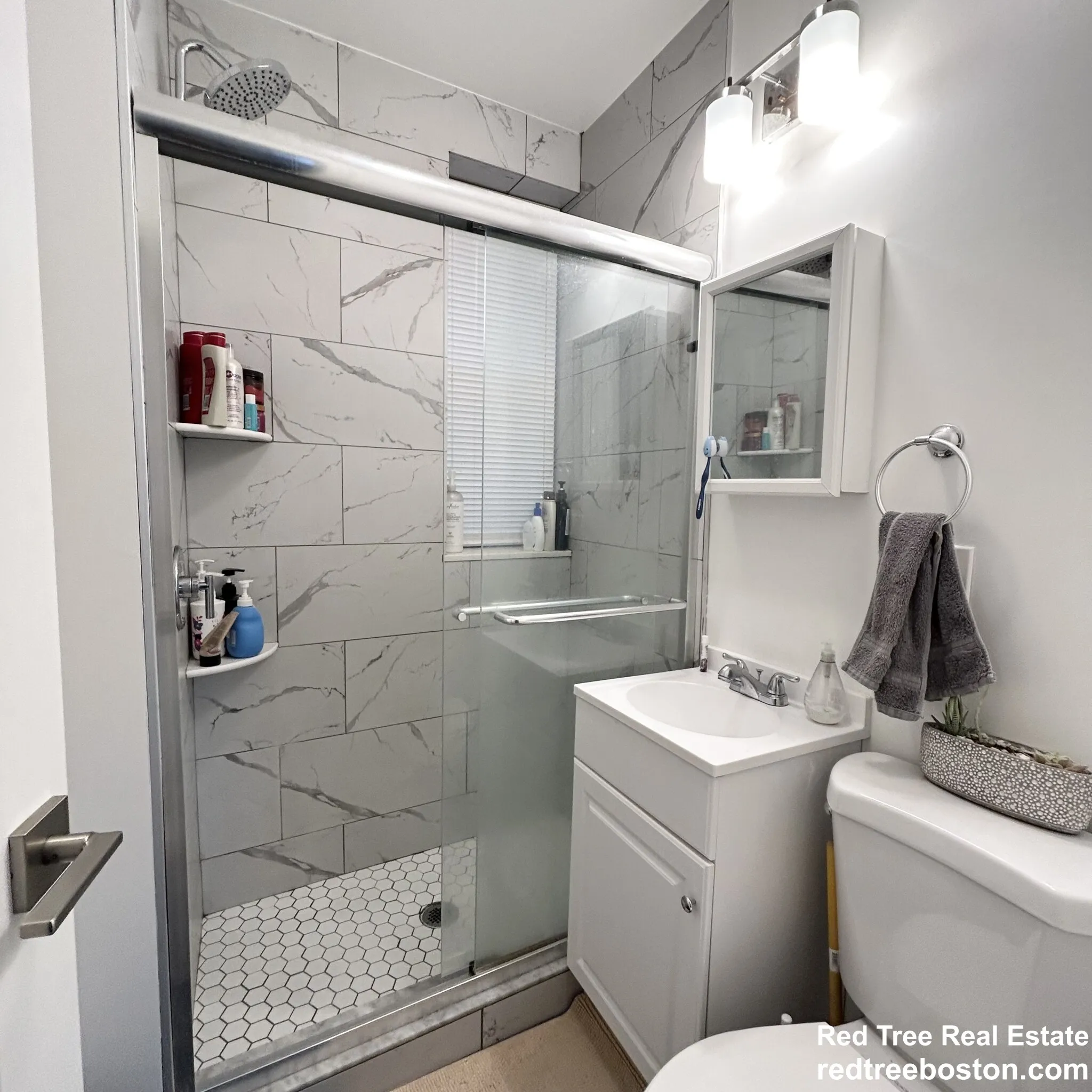 3 bed, 1 bath apartment for rent at 81 Park Dr Unit 1, Fenway — photo 4 of 22