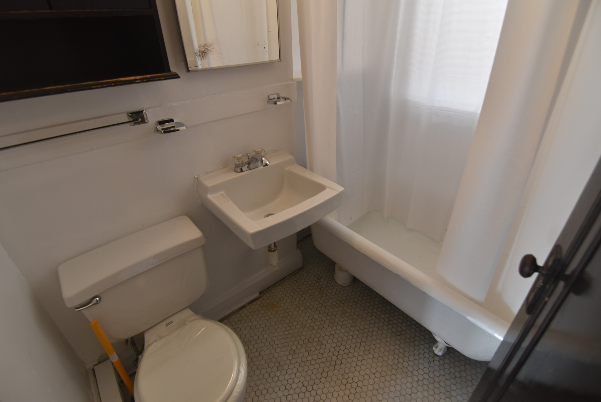 2 bed, 1 bath apartment for rent at 81 Park Dr Unit 21, Fenway — photo 5 of 9