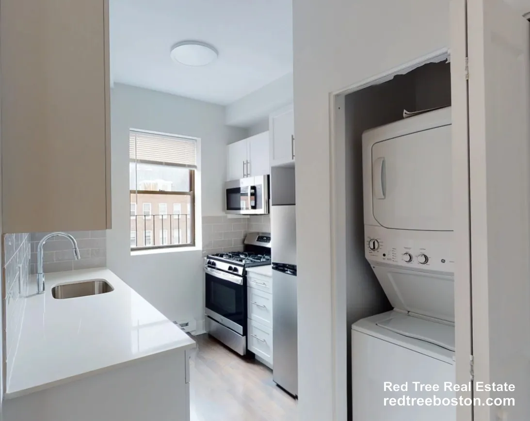 Studio bed, 1 bath apartment for rent at 81 Park Dr Unit 24, Fenway