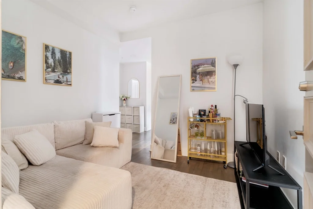 2 bed, 1 bath apartment for rent at 81 Park Dr Unit 25, Fenway — photo 5 of 17