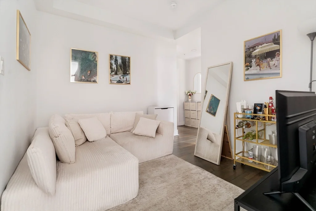 2 bed, 1 bath apartment for rent at 81 Park Dr Unit 25, Fenway — photo 6 of 17