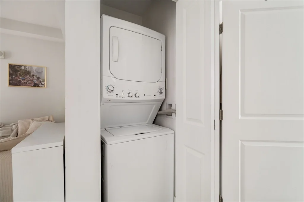 2 bed, 1 bath apartment for rent at 81 Park Dr Unit 25, Fenway — photo 4 of 17