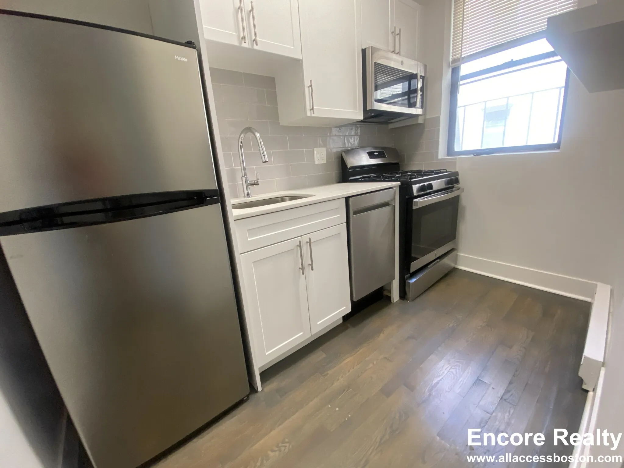 2 bed, 1 bath apartment for rent at 81 Park Dr Unit 8, Fenway — photo 2 of 10
