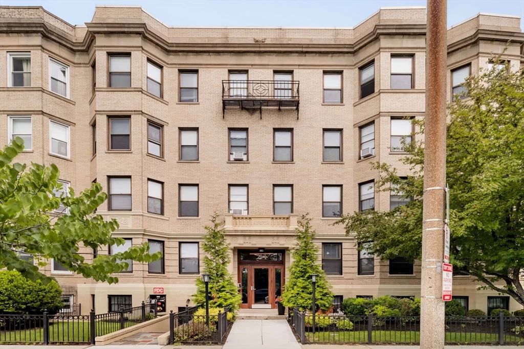 2 bed, 1 bath apartment for rent at 81 Park Dr Unit B, Fenway — photo 12 of 15