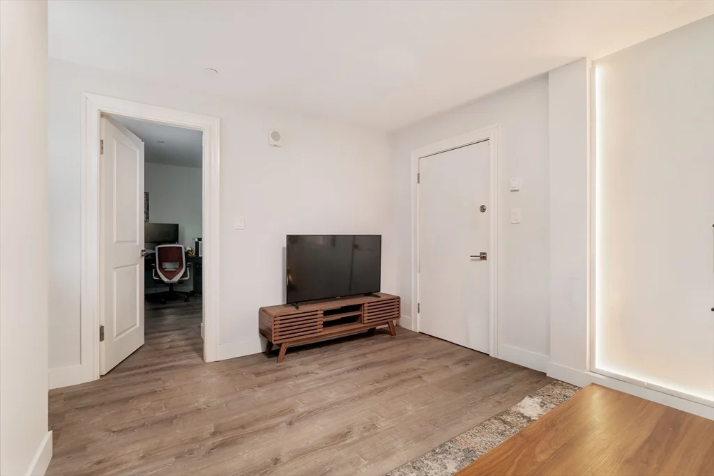 2 bed, 1 bath apartment for rent at 81 Park Dr Unit B, Fenway — photo 3 of 15