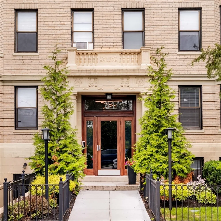 2 bed, 1 bath apartment for rent at 81 Park Dr Unit B, Fenway — photo 13 of 15