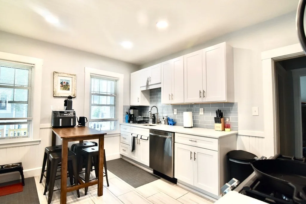 3 bed, 1 bath apartment for rent at 81 Romsey St Unit 1, Dorchester — photo 5 of 21