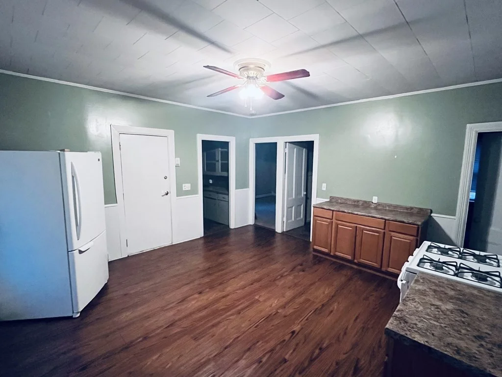 3 bed, 1 bath apartment for rent at 81 Spring Unit 2, Fall River
