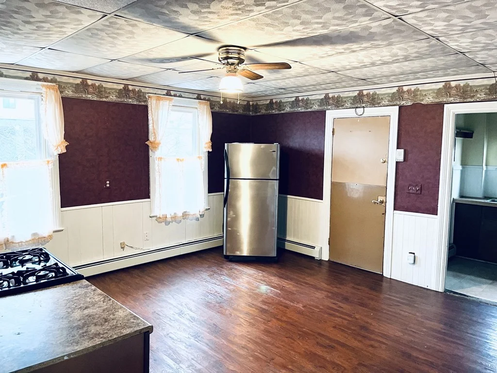 3 bed, 1 bath apartment for rent at 81 Spring Unit 3, Fall River