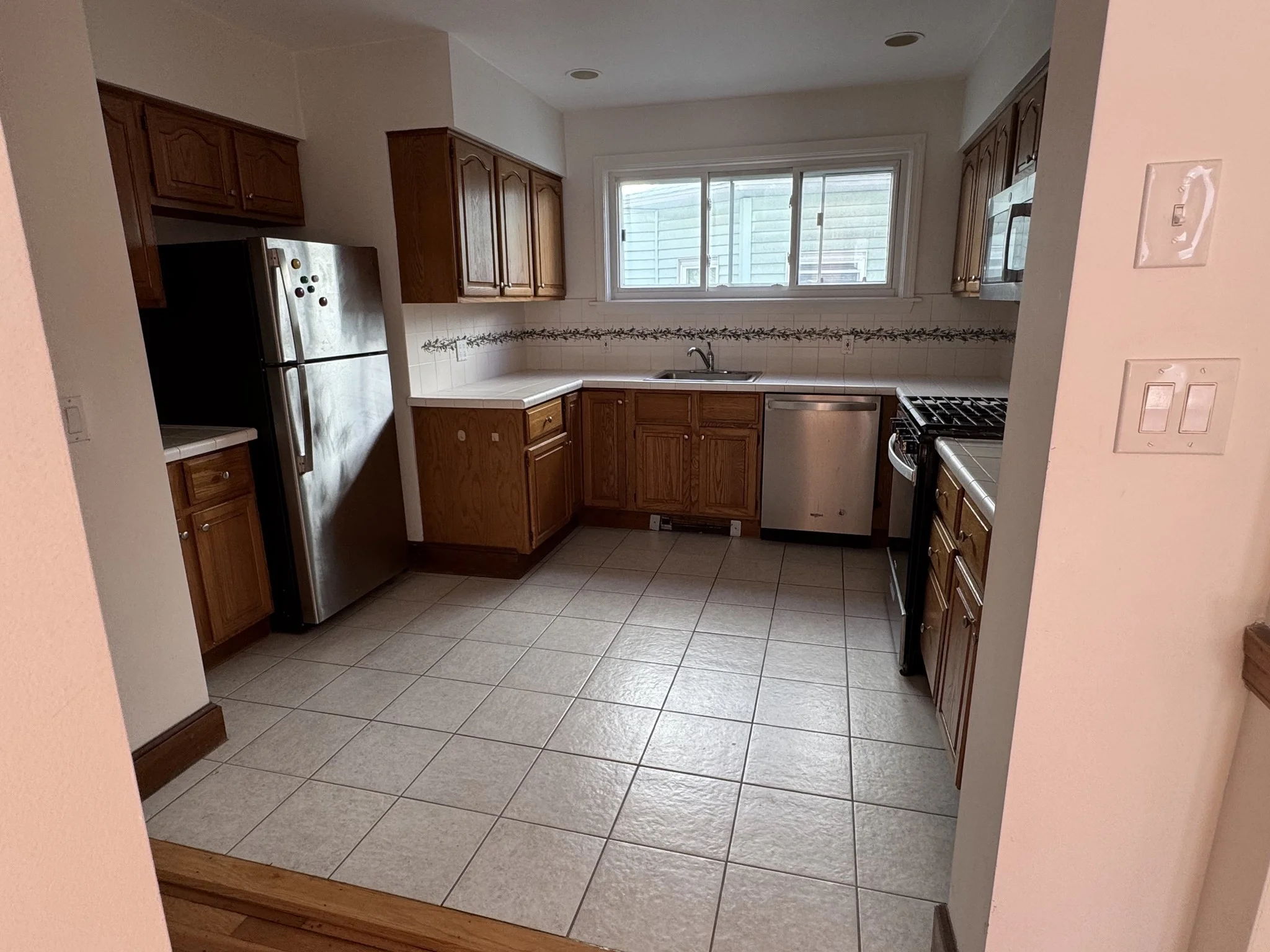 3 bed, 1 bath apartment for rent at 81 Sunnyside Av Unit 1, Winthrop — photo 23 of 28