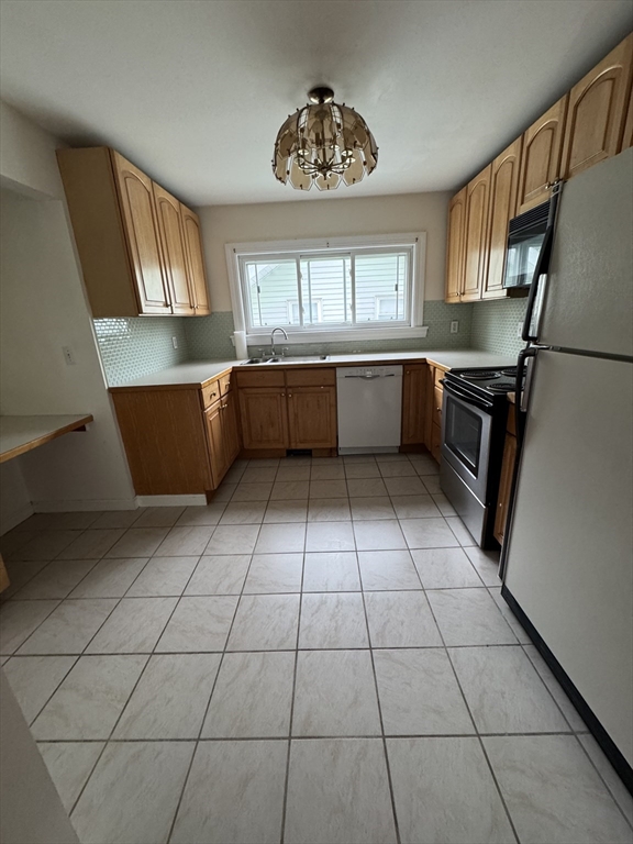 3 bed, 1 bath apartment for rent at 81 Sunnyside Ave Unit 2, Winthrop — photo 23 of 27