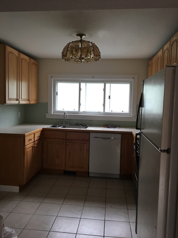 3 bed, 1 bath apartment for rent at 81 Sunnyside Ave Unit 2, Winthrop — photo 16 of 27