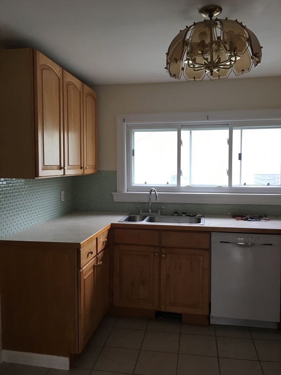 3 bed, 1 bath apartment for rent at 81 Sunnyside Ave Unit 2, Winthrop — photo 18 of 27