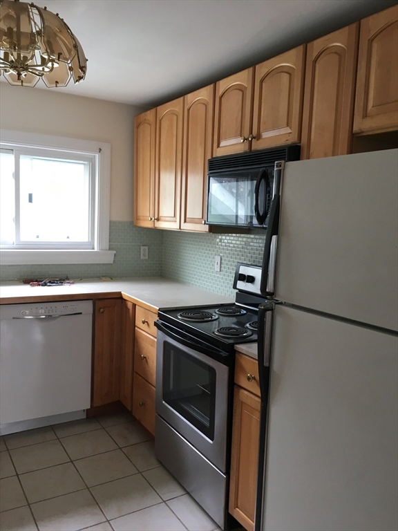 3 bed, 1 bath apartment for rent at 81 Sunnyside Ave Unit 2, Winthrop — photo 17 of 27