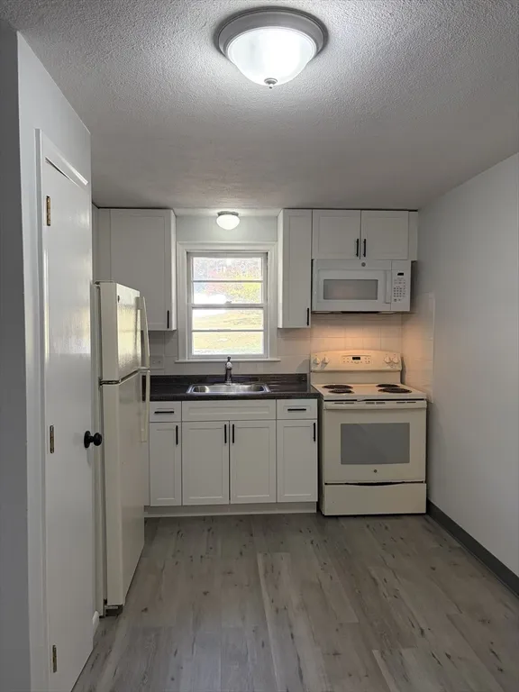 1 bed, 1 bath apartment for rent at 81 Trapelo Unit 50, Waltham — photo 1 of 17