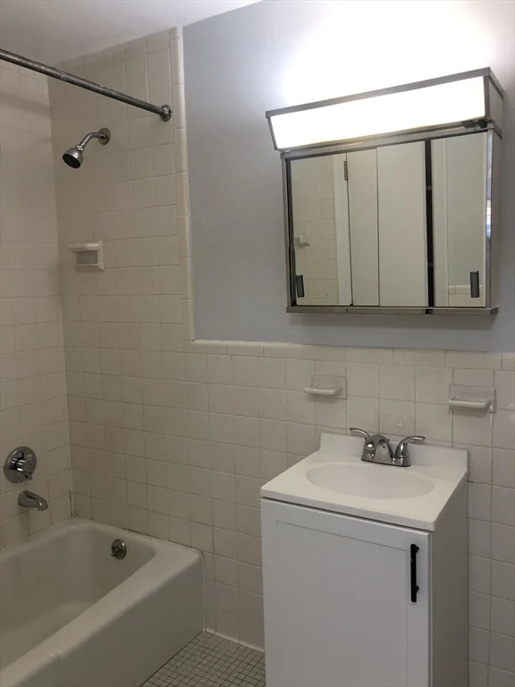 1 bed, 1 bath apartment for rent at 81 Trapelo Unit 52, Waltham — photo 11 of 18
