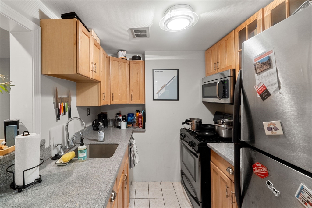 1 bed, 1 bath apartment for rent at 81 Waltham St Unit 1, Boston — photo 14 of 27