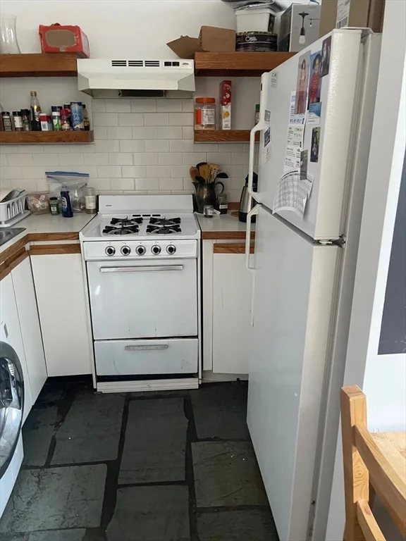 Studio bed, 1 bath apartment for rent at 81 Wendell St Unit A, Baldwin — photo 12 of 17