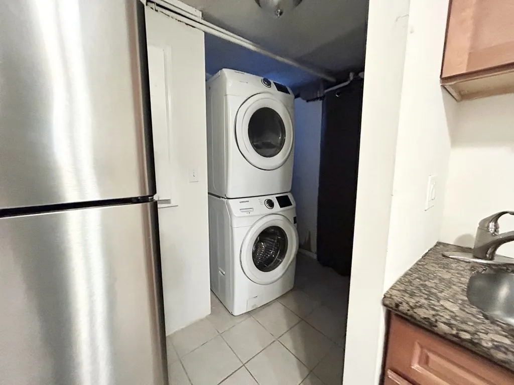 4 bed, 2 bath apartment for rent at 81 Windsor Unit St, South End — photo 2 of 13