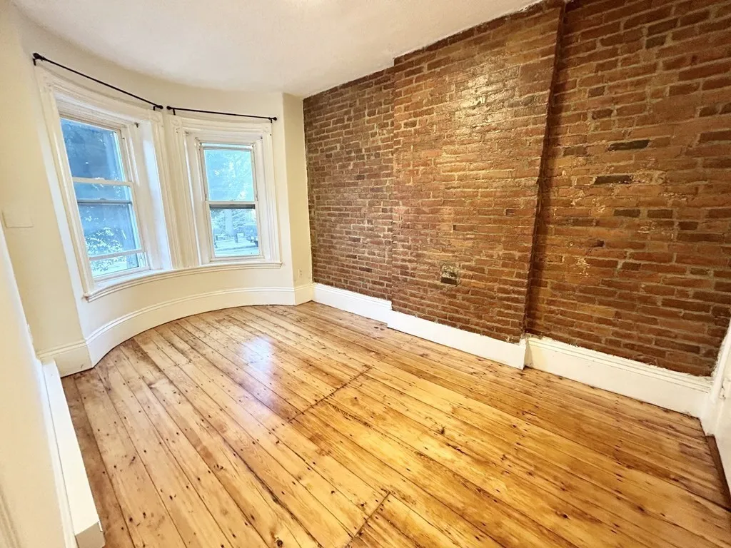 4 bed, 2 bath apartment for rent at 81 Windsor Unit St, South End — photo 5 of 13
