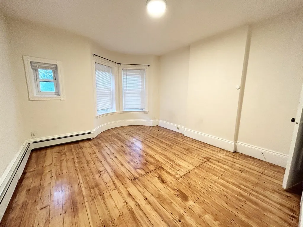 4 bed, 2 bath apartment for rent at 81 Windsor Unit St, South End — photo 8 of 13