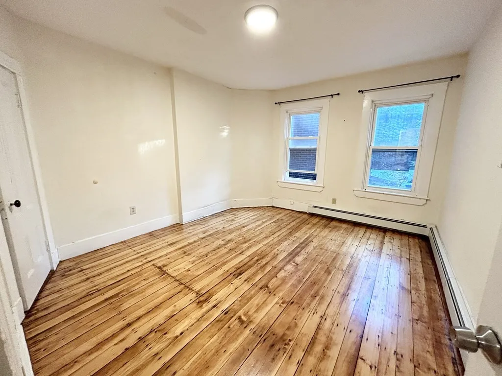 4 bed, 2 bath apartment for rent at 81 Windsor Unit St, South End — photo 7 of 13