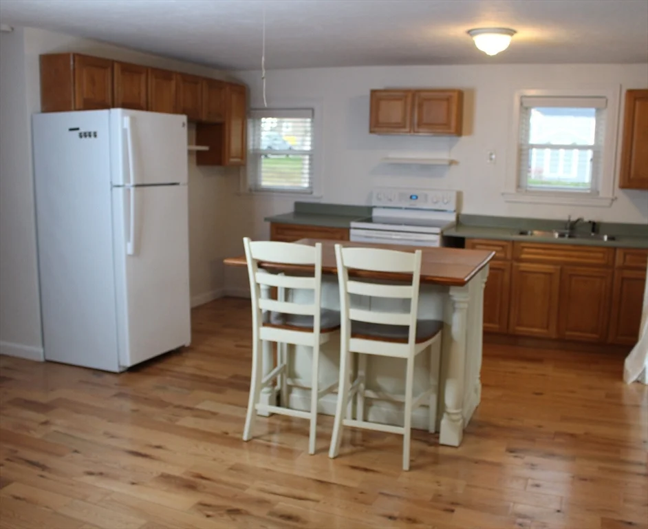 2 bed, 1 bath apartment for rent at 81 Winthrop Rd Unit 81, Manomet — photo 5 of 37