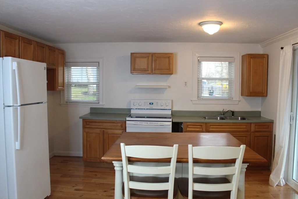 2 bed, 1 bath apartment for rent at 81 Winthrop Rd Unit 81, Manomet — photo 3 of 37