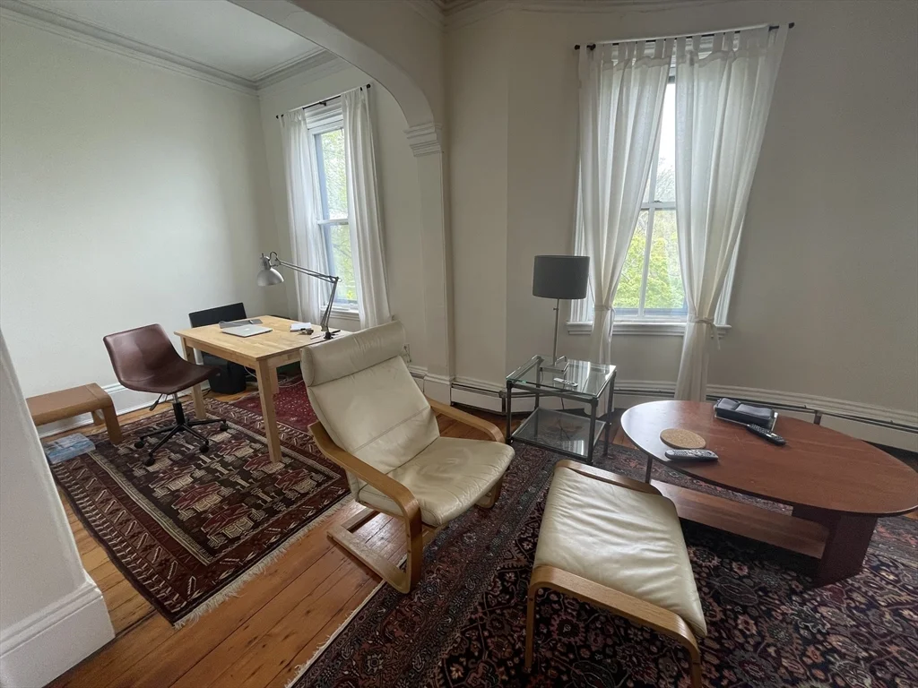 1 bed, 1 bath apartment for rent at 811 East Broadway Unit 2, South Boston — photo 5 of 18