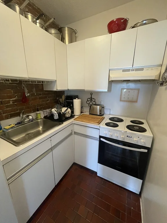 1 bed, 1 bath apartment for rent at 811 East Broadway Unit 2, South Boston — photo 9 of 18