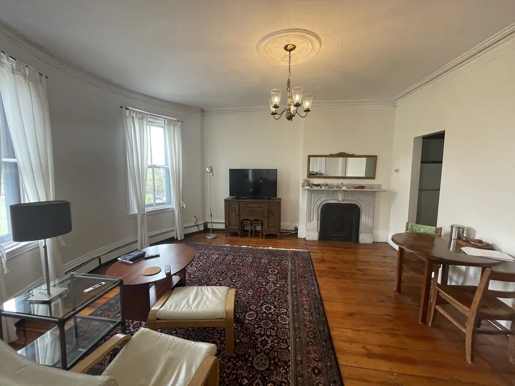 1 bed, 1 bath apartment for rent at 811 East Broadway Unit 2, South Boston — photo 4 of 18