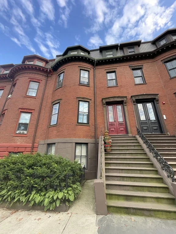 2 bed, 1 bath apartment for rent at 811 East Broadway Unit 3, South Boston — photo 20 of 21