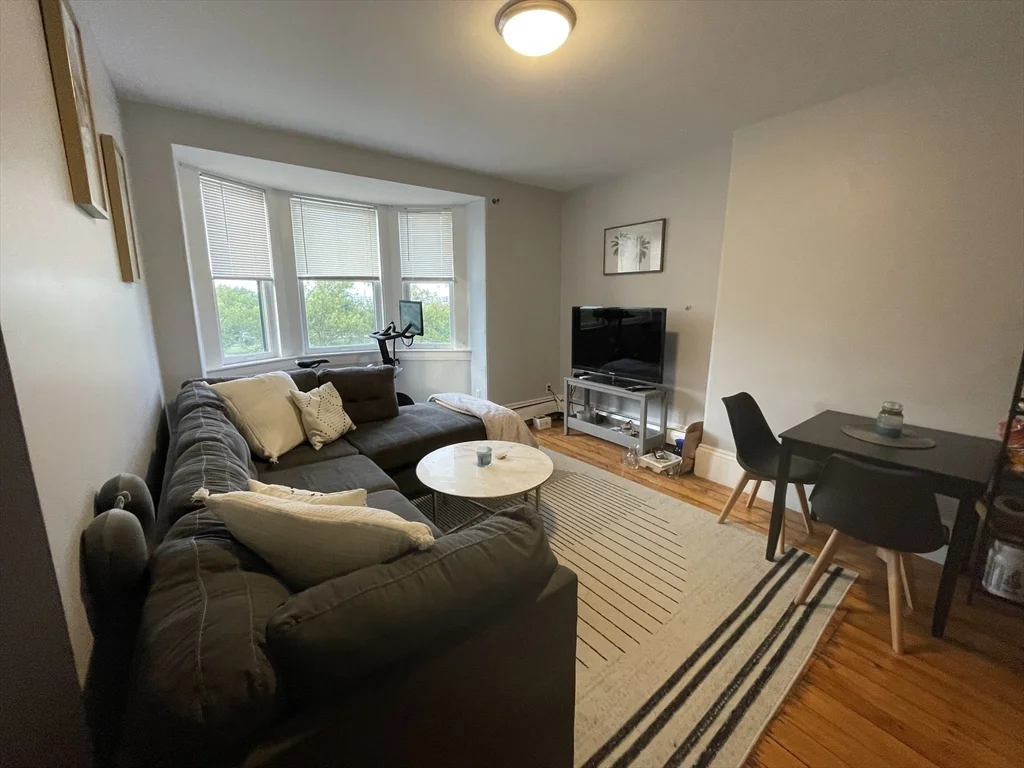 2 bed, 1 bath apartment for rent at 811 East Broadway Unit 3, South Boston — photo 4 of 21