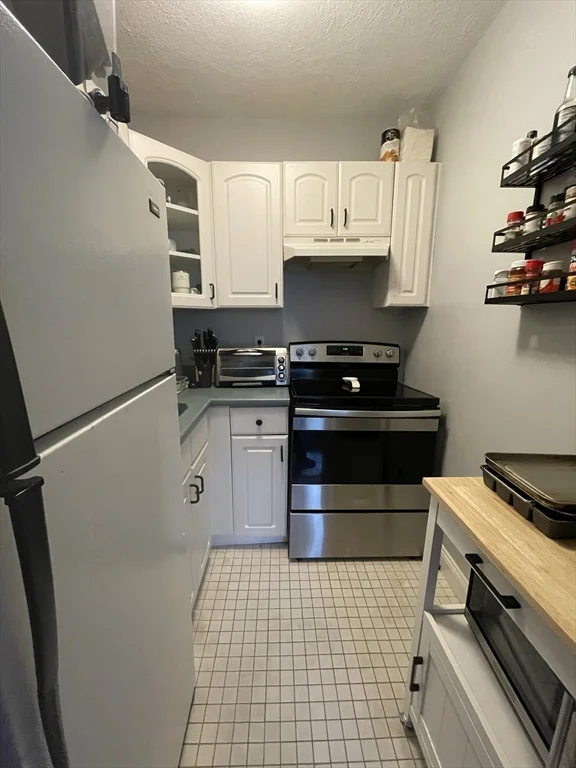 2 bed, 1 bath apartment for rent at 811 East Broadway Unit 3, South Boston — photo 7 of 21