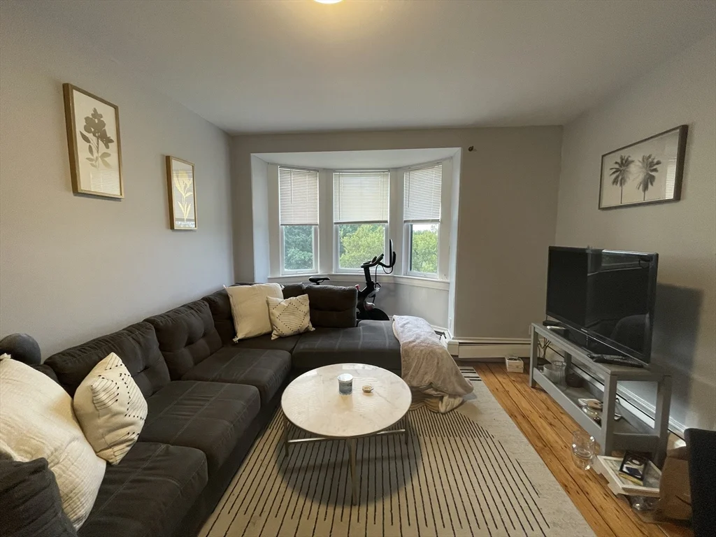 2 bed, 1 bath apartment for rent at 811 East Broadway Unit 3, South Boston — photo 2 of 21